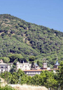 Alella köyü. Alella Katalonya iline bağlı bölge. Maresme bölge il, Barselona'da ait. Şehrin yaklaşık 2 kilometre deniz ve 18 kilometre uzaklıkta Barcelona dağlık bir bölgede yer.