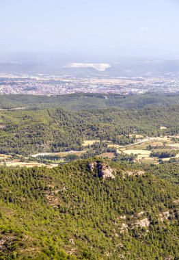 Güneşli bir günde Alella dağlar Barcelona, İspanya