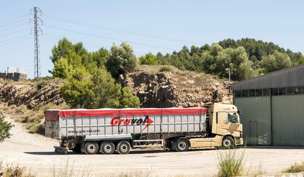 Alella Barcelona Hiszpania Czerwca 2017 Samochód Ciężarowy Pozostawiając Magazynie Przemysłowych — Zdjęcie stockowe