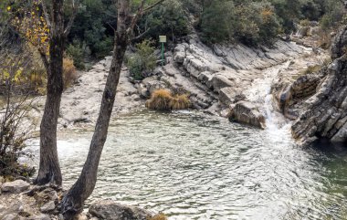 Güneşli bir günde Sierra de Cazorla Jaen İspanyol il içinde Guadalquivir Nehri başlangıcı.