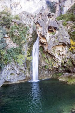 Güneşli bir günde Sierra de Cazorla Jaen İspanyol il içinde Guadalquivir Nehri başlangıcı.