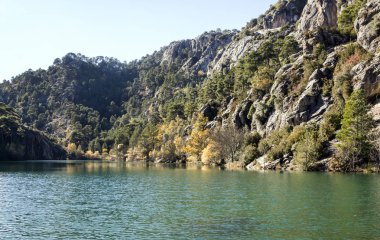 Güneşli bir günde Sierra de Cazorla Jaen İspanyol il içinde Guadalquivir Nehri başlangıcı.