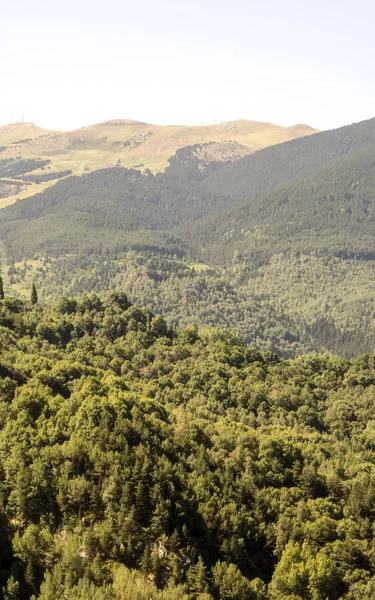 晴れた日にスペインのベナスク渓谷のピレネー山脈 — ストック写真