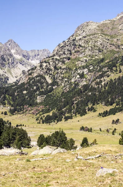 Montanhas Dos Pirenéus Vale Benasque Espanha Dia Ensolarado — Fotografia de Stock