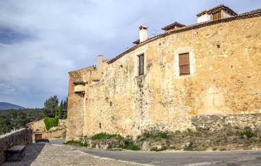 Pedraza Madrid kuzeyinde yer alan bir taslaktır. Çalışmaları Bask ressam Ignacio Zuloaga tarafından ekranda olan Pedraza kale gibi Ortaçağ binalarıyla ünlüdür. 