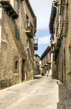 Pedraza Madrid kuzeyinde yer alan bir taslaktır. Çalışmaları Bask ressam Ignacio Zuloaga tarafından ekranda olan Pedraza kale gibi Ortaçağ binalarıyla ünlüdür. 