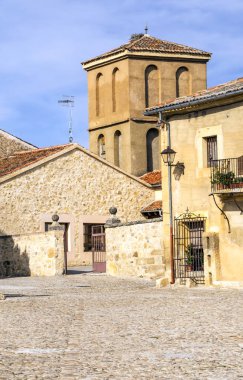 Pedraza Madrid kuzeyinde yer alan bir taslaktır. Çalışmaları Bask ressam Ignacio Zuloaga tarafından ekranda olan Pedraza kale gibi Ortaçağ binalarıyla ünlüdür. 