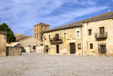Pedraza Madrid kuzeyinde yer alan bir taslaktır. Çalışmaları Bask ressam Ignacio Zuloaga tarafından ekranda olan Pedraza kale gibi Ortaçağ binalarıyla ünlüdür. 
