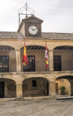 Pedraza Madrid kuzeyinde yer alan bir taslaktır. Çalışmaları Bask ressam Ignacio Zuloaga tarafından ekranda olan Pedraza kale gibi Ortaçağ binalarıyla ünlüdür. 