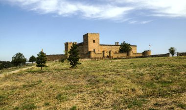 Pedraza Madrid kuzeyinde yer alan bir taslaktır. Çalışmaları Bask ressam Ignacio Zuloaga tarafından ekranda olan Pedraza kale gibi Ortaçağ binalarıyla ünlüdür. 