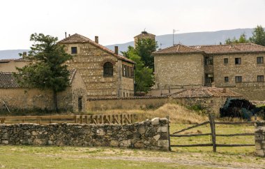 Pedraza Madrid kuzeyinde yer alan bir taslaktır. Çalışmaları Bask ressam Ignacio Zuloaga tarafından ekranda olan Pedraza kale gibi Ortaçağ binalarıyla ünlüdür. 