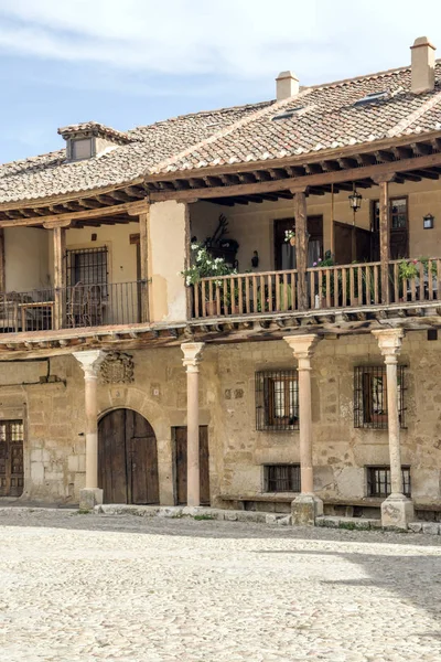 Pedraza Madrid kuzeyinde yer alan bir taslaktır. Çalışmaları Bask ressam Ignacio Zuloaga tarafından ekranda olan Pedraza kale gibi Ortaçağ binalarıyla ünlüdür. 