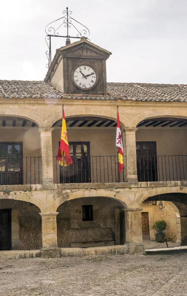 Pedraza Madrid kuzeyinde yer alan bir taslaktır. Çalışmaları Bask ressam Ignacio Zuloaga tarafından ekranda olan Pedraza kale gibi Ortaçağ binalarıyla ünlüdür. 