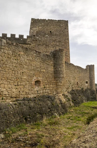 Pedraza Madrid kuzeyinde yer alan bir taslaktır. Çalışmaları Bask ressam Ignacio Zuloaga tarafından ekranda olan Pedraza kale gibi Ortaçağ binalarıyla ünlüdür. 
