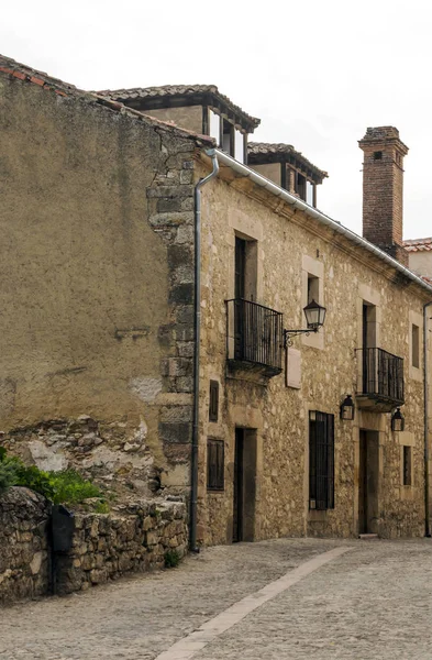 Pedraza Madrid kuzeyinde yer alan bir taslaktır. Çalışmaları Bask ressam Ignacio Zuloaga tarafından ekranda olan Pedraza kale gibi Ortaçağ binalarıyla ünlüdür. 