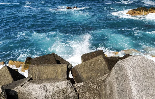 Olas Explotando Contra Las Piedras Océano Atlántico —  Fotos de Stock