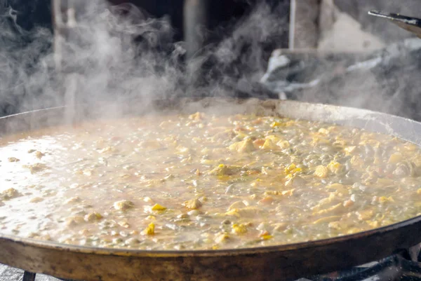 Paella Serpenyőben Főzés Paelláról — Stock Fotó