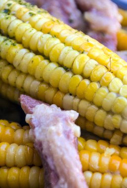 Mısır koçanı patates ve kaburga