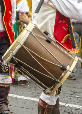 Arka plan bulanık tarafından çevrili davul