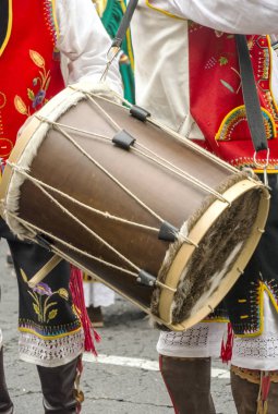 Arka plan bulanık tarafından çevrili davul