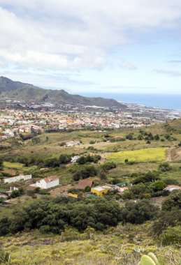 Bulutlu bir günde Tenerife Anaga dağlar