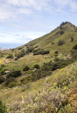 Bulutlu bir günde Tenerife Anaga dağlar