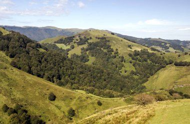 Bulutlu bir günde Navarra Pireneler dağları