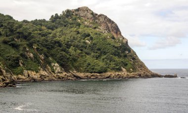 Bulutlu bir günde San Sebastian sahil