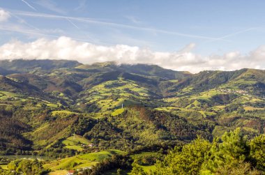 Bulutlu bir günde İspanya Bask Ülkesi'dağlar