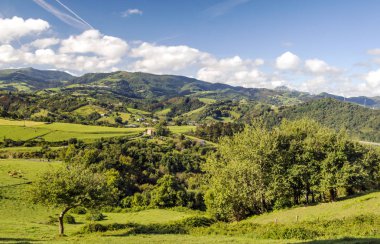 Bulutlu bir günde İspanya Bask Ülkesi'dağlar