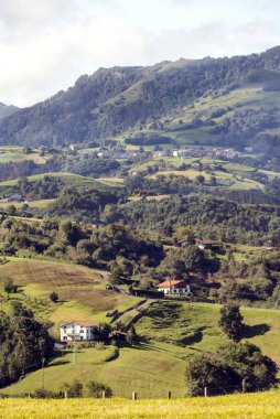 Bulutlu bir günde İspanya Bask Ülkesi'dağlar