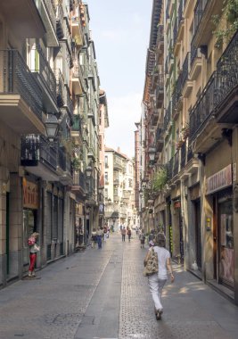 Bilbao, İspanya-Eylül, 2018. İnsanlar onları güneşli bir günde bir şehir sokak. Ciry hayatını