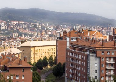 Bulutlu bir günde Bilbao İspanya'nın havadan görünümü