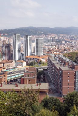 Bulutlu bir günde Bilbao İspanya'nın havadan görünümü
