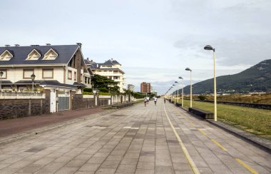 Büyük binada bir bulutlu gün İspanya Kuzey