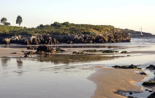 Wybrzeże Asturii Północy Hiszpanii Słoneczny Dzień Można Zobaczyć Ocean — Zdjęcie stockowe