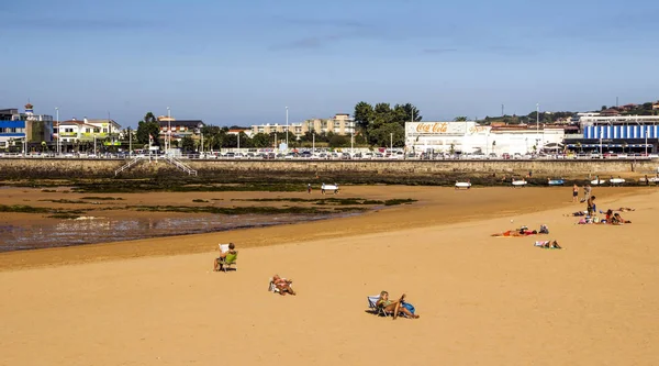 Gijon Španělsko Září 2018 Lidé Pláži Gijon Severu Španělska Slunečného — Stock fotografie