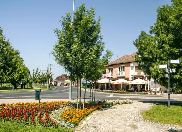 Balatonlelle Hungary June 2019 Турист Улице Сувенирного Магазина Летний День — стоковое фото