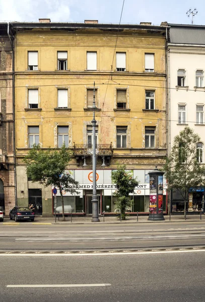 Budapeste Hungria Junho 2019 Pessoas Rua Caminhar Num Dia Nublado — Fotografia de Stock