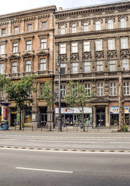 Budapeste Hungria Junho 2019 Pessoas Rua Caminhar Num Dia Nublado — Fotografia de Stock