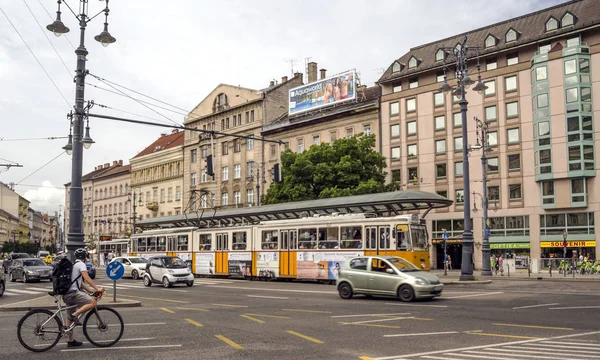 Budapest Hungary June 2019 Cars Road Budapest Cloudy Day You — Stock Photo, Image