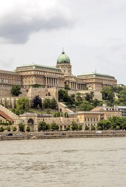 Immeuble Près Danubio Budapest Par Temps Nuageux — Photo