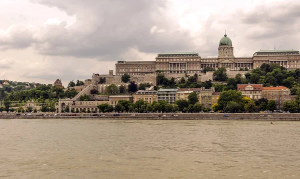 Immeuble Près Danubio Budapest Par Temps Nuageux — Photo