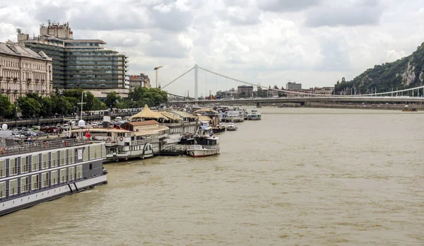 Budapest Hongrie Juin 2019 Immeuble Budapest Près Danubio Par Une — Photo