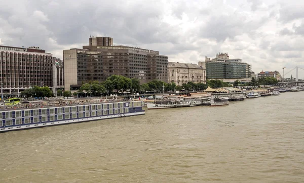 Budapest Hungría Junio 2019 Edificio Budapest Cerca Del Río Danubio —  Fotos de Stock