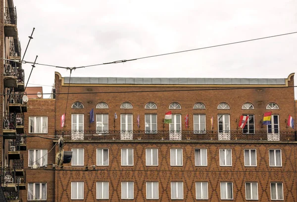 Ventanas Antiguo Edificio Budapest Día Nublado — Foto de Stock