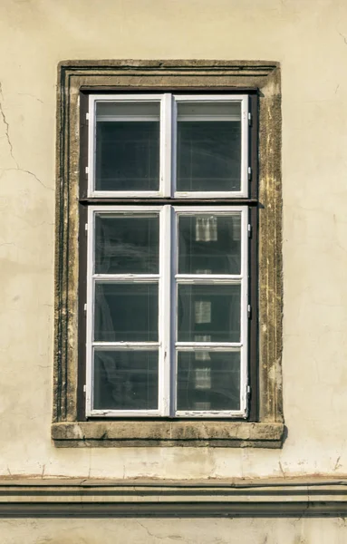 Stare Okno Starożytnej Elewacji — Zdjęcie stockowe