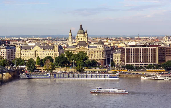 Budapeszt Węgry 2019 Czerwca Dunaju Budapeszcie Można Zobaczyć Życie Rzeki — Zdjęcie stockowe