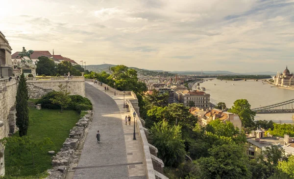 Budapeszt Węgry 2019 Czerwca Dunaju Budapeszcie Można Zobaczyć Życie Rzeki — Zdjęcie stockowe