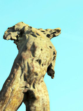 Adonis, antik bir heykeli kolları ve kafa ile 